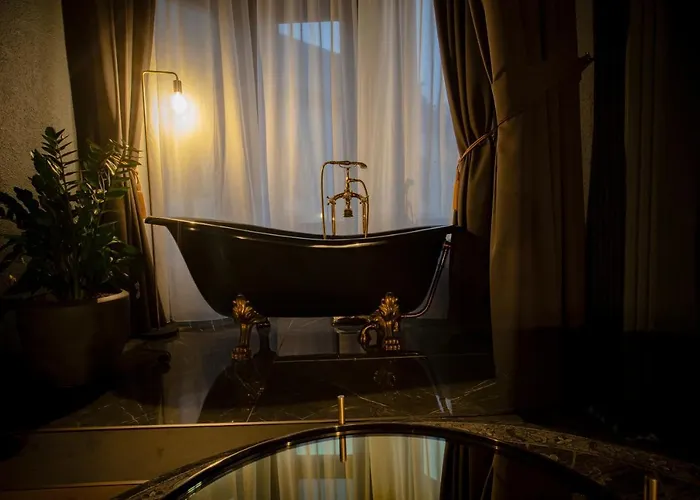 Noble Boutique - Adults Only 4*